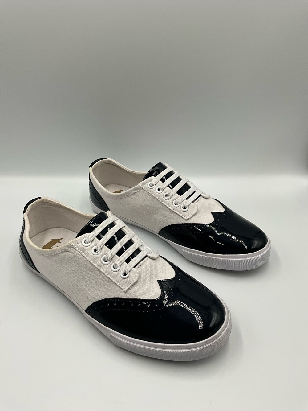 twiggy LONDON Black and White Women's Wingtip Sneakers